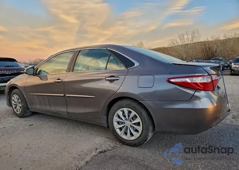 2015 Toyota Camry Le z USA, uszkodzony, nr VIN 4T1BF1FK5FU047690
